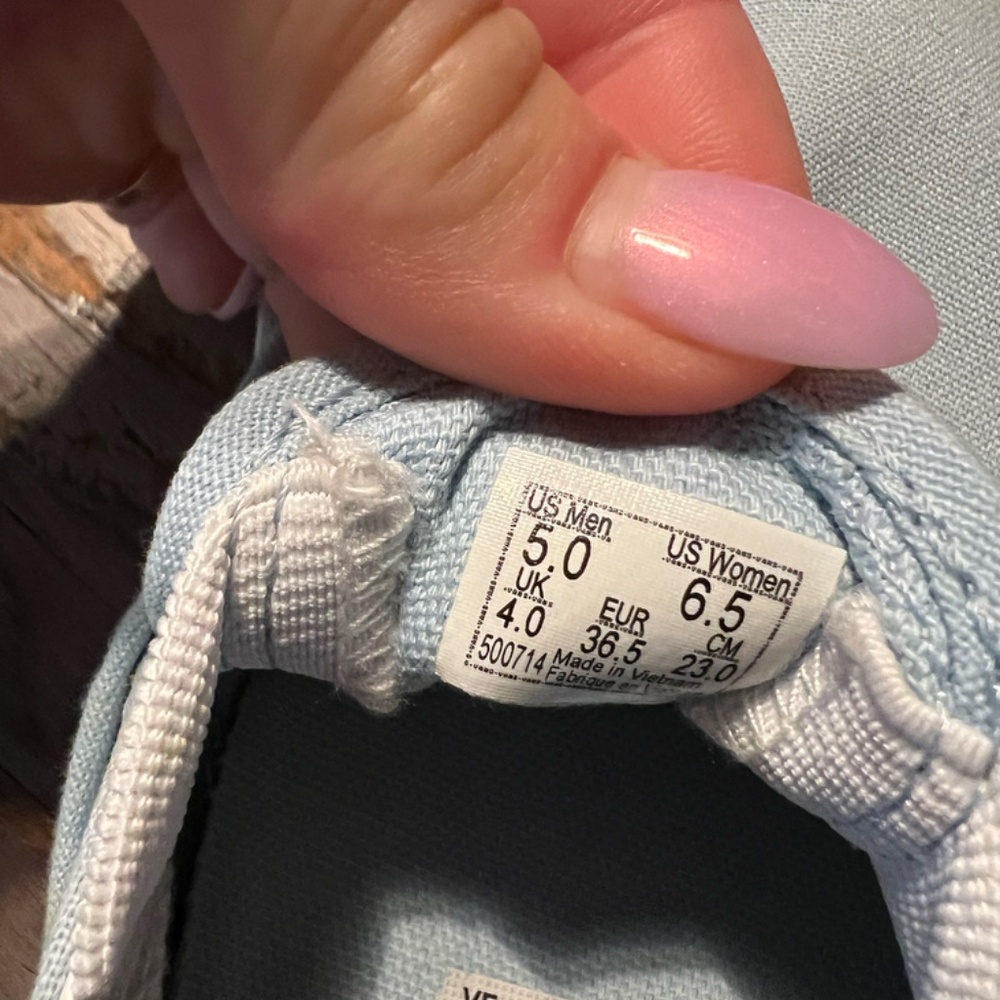 Vans - Picture 5 of 5